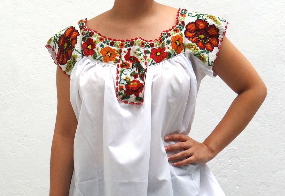 Blusa bordada cuello cuadrado Damas