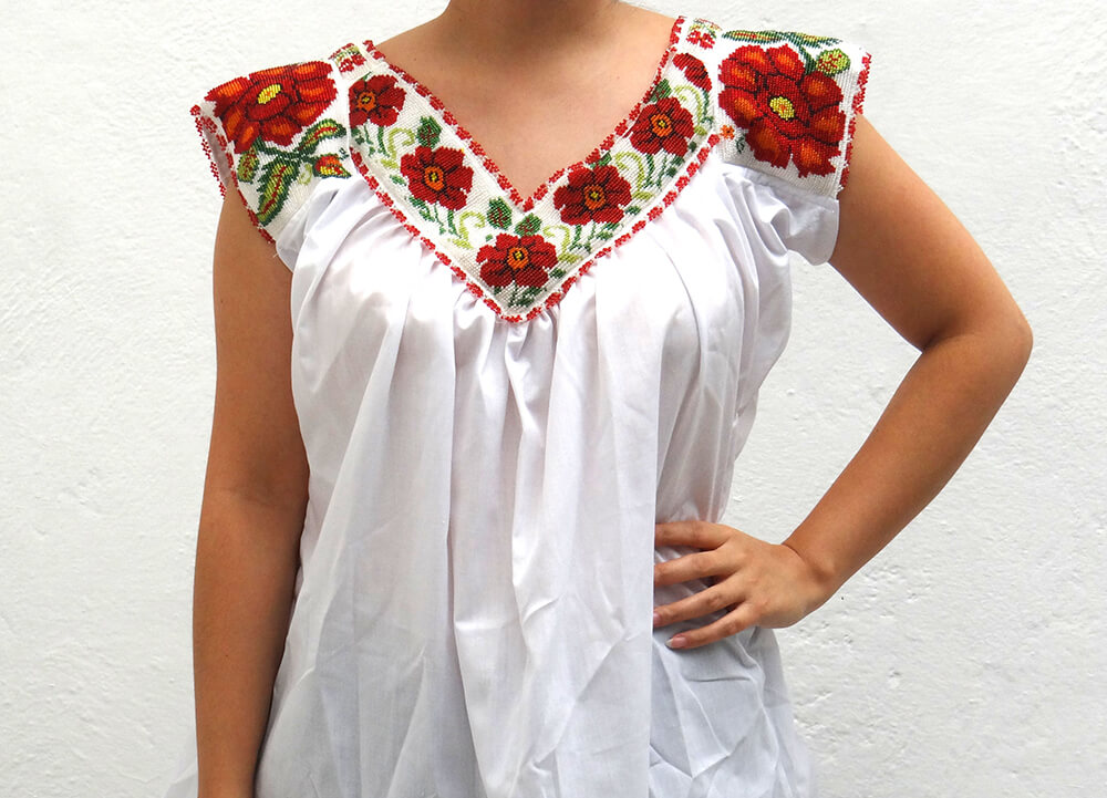 blusa bordada cuello en V Damas